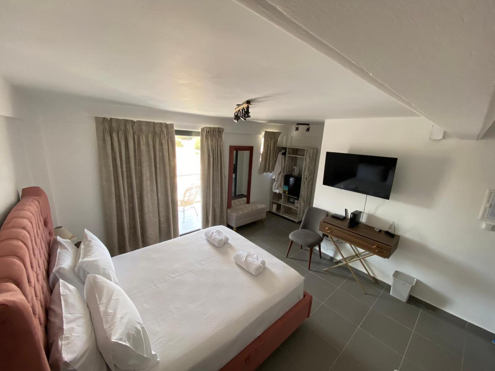 Airport Luxury Stay Artemida  Exterior photo
